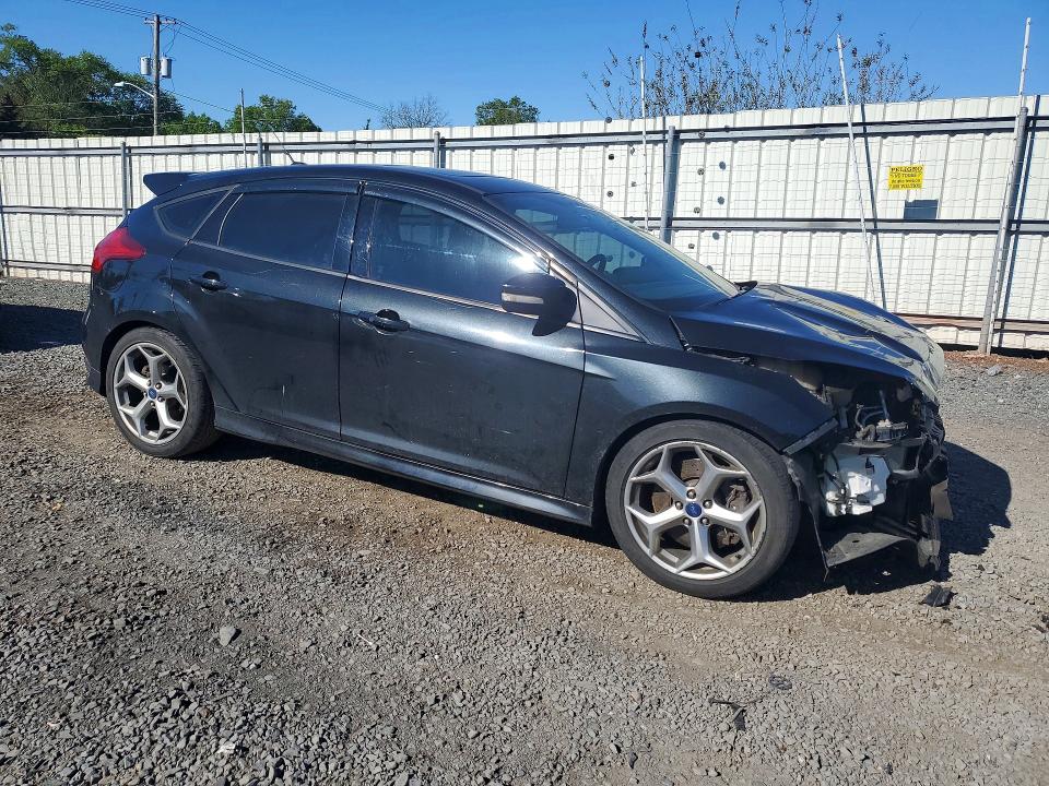 53370896 :رقم المزاد ، 1FADP3L90FL353733 vin ، 2015 Ford Focus مزاد بيع