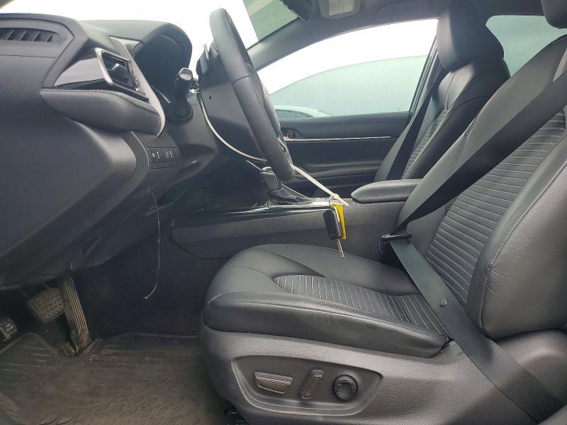 54891646 :رقم المزاد ، 4T1G11AK4LU981220 vin ، 2020 Toyota Camry مزاد بيع