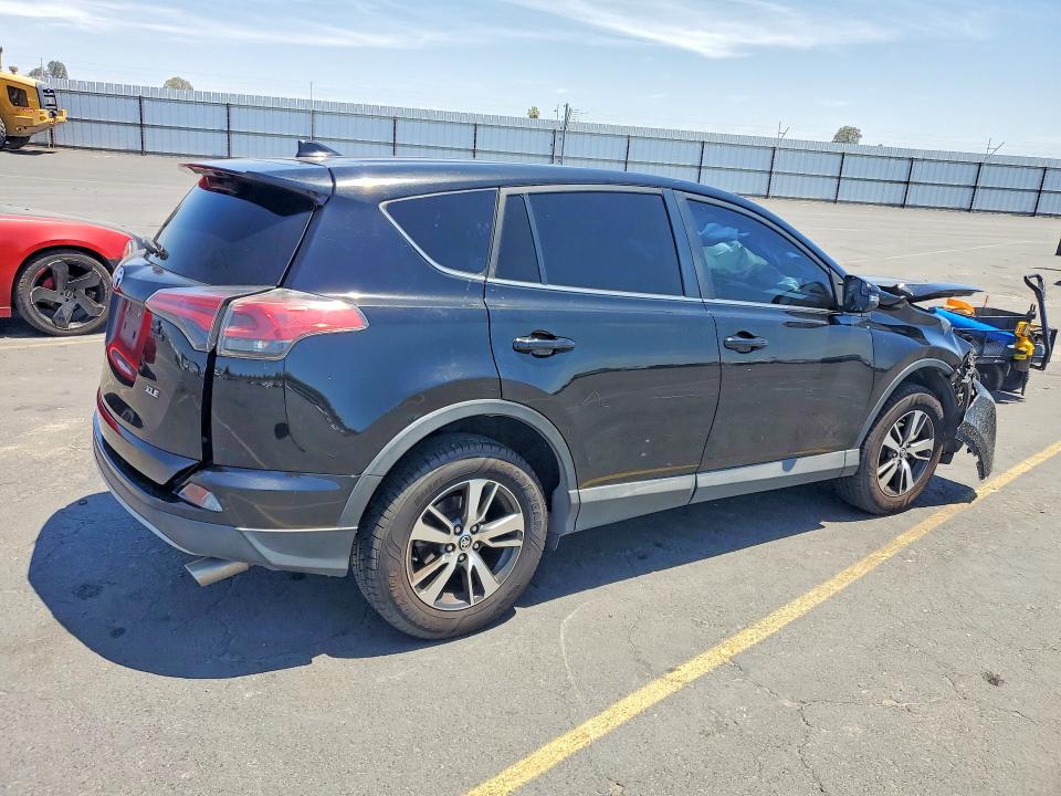 53623336 :رقم المزاد ، 2T3WFREV1JW476479 vin ، 2018 Toyota Rav4 مزاد بيع