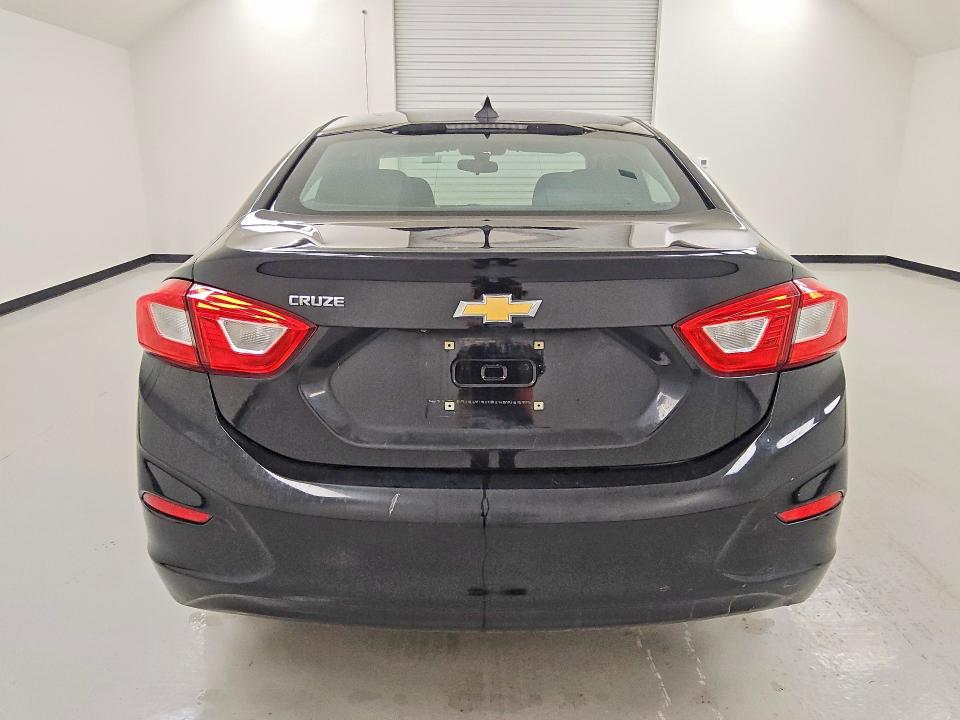 55061656 :رقم المزاد ، 1G1BC5SM4J7200037 vin ، 2018 Chevrolet Cruze مزاد بيع