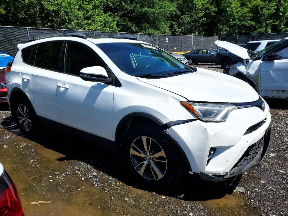 55114536 :رقم المزاد ، 2T3RFREV5JW845745 vin ، 2018 Toyota Rav4 مزاد بيع