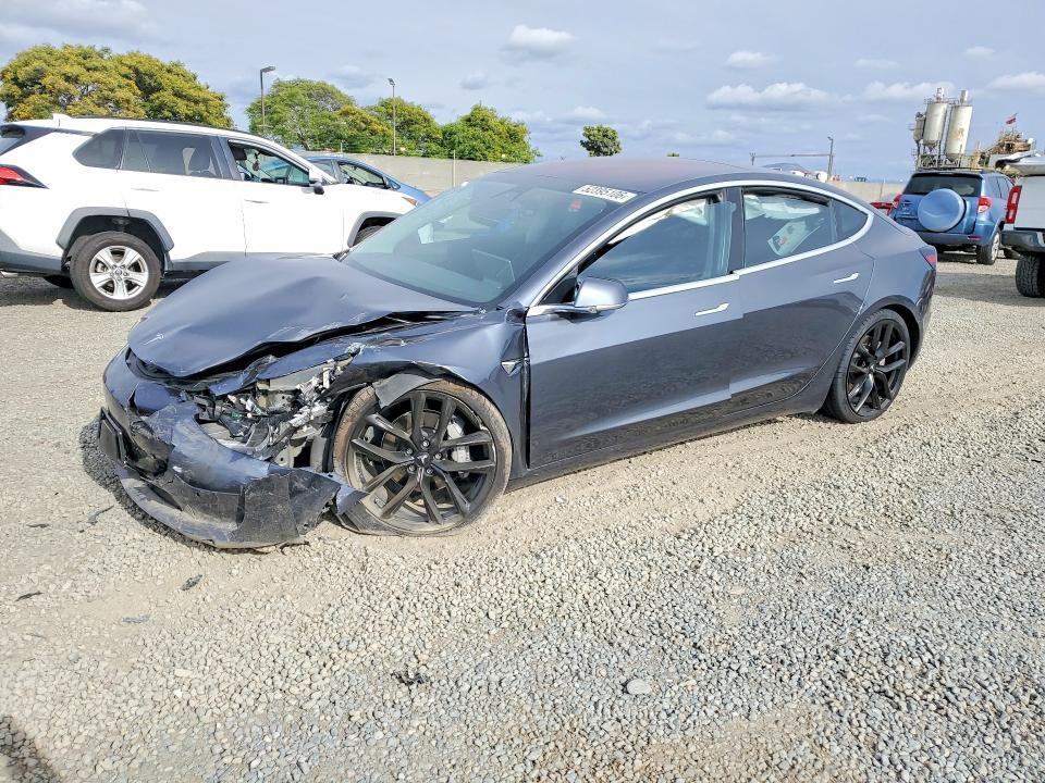 Продажа на аукционе авто 2018 Tesla Model 3, vin: 5YJ3E1EA1JF047692, номер лота: 52395106