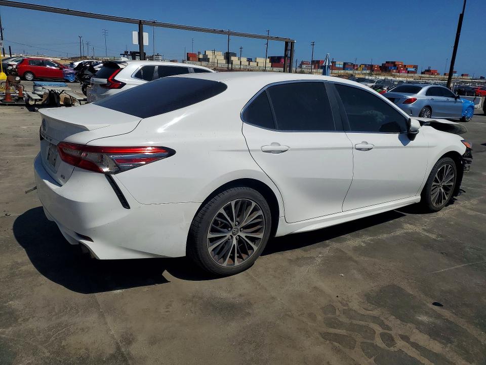 2018 Toyota Camry მანქანა იყიდება აუქციონზე, vin: 4T1B11HK3JU632627, აუქციონის ნომერი: 53275406