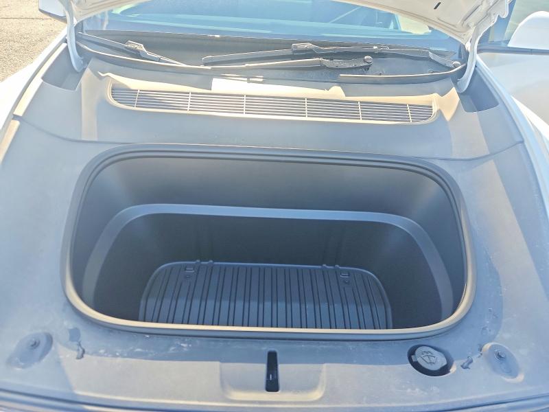 54892196 :رقم المزاد ، 7SAYGDED8TA493353 vin ، 2026 Tesla Model Y مزاد بيع