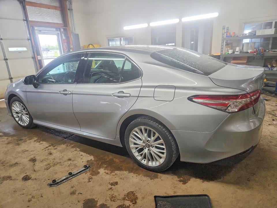 52488656 :رقم المزاد ، 4T1B11HK2JU139134 vin ، 2018 Toyota Camry مزاد بيع