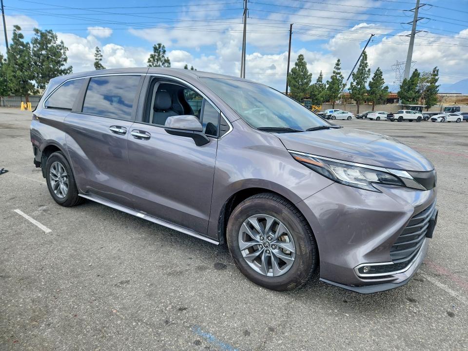 2022 Toyota Sienna მანქანა იყიდება აუქციონზე, vin: 5TDYRKEC4NS108827, აუქციონის ნომერი: 55215296