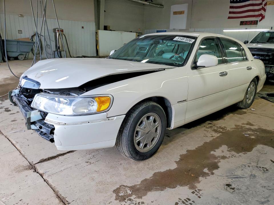 51487036 :رقم المزاد ، 1LNFM82W7WY646981 vin ، 1998 Lincoln Town Car مزاد بيع