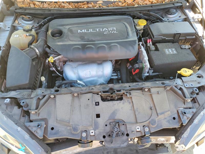 52000856 :رقم المزاد ، 1C3CCCABXFN613121 vin ، 2015 Chrysler 200 مزاد بيع
