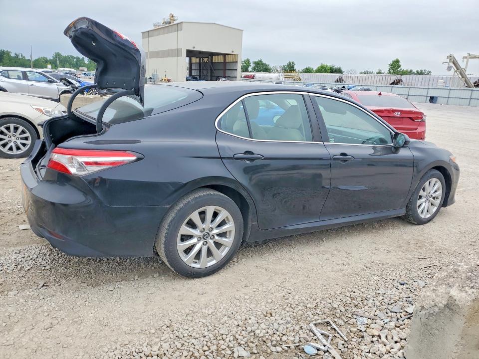 54037336 :رقم المزاد ، 4T1B11HK4JU007010 vin ، 2018 Toyota Camry مزاد بيع