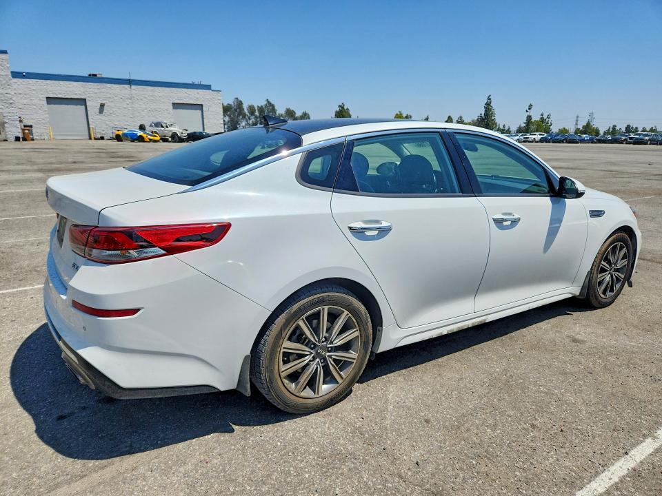 2019 Kia Optima მანქანა იყიდება აუქციონზე, vin: 5XXGU4L15KG301802, აუქციონის ნომერი: 52427066