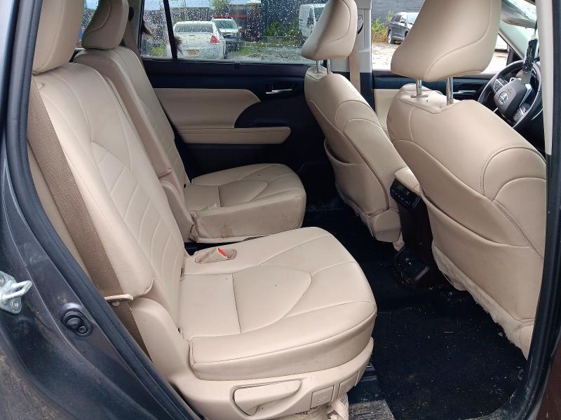 55112806 :رقم المزاد ، 5TDGZRBHXMS115848 vin ، 2021 Toyota Highlander مزاد بيع