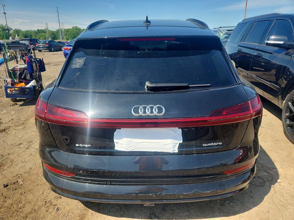 Продажа на аукционе авто 2021 Audi E-tron, vin: WA1LAAGE1MB020277, номер лота: 55243006