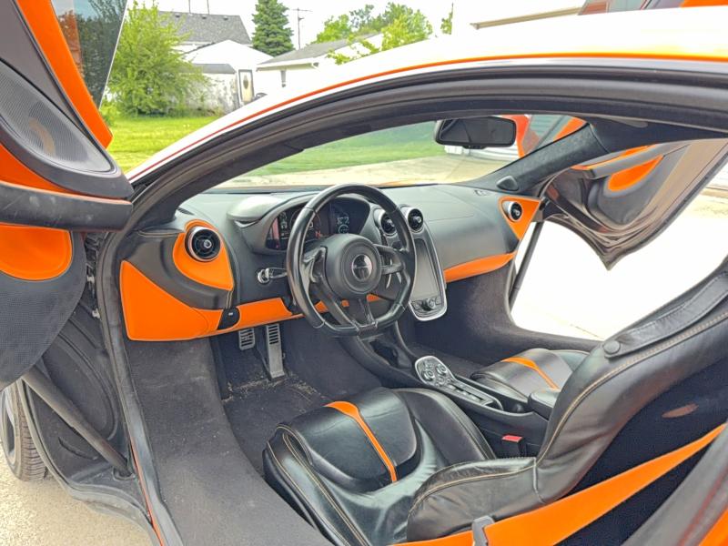54722586 :رقم المزاد ، SBM13DAA0GW000430 vin ، 2016 Mclaren Automotive 570s مزاد بيع