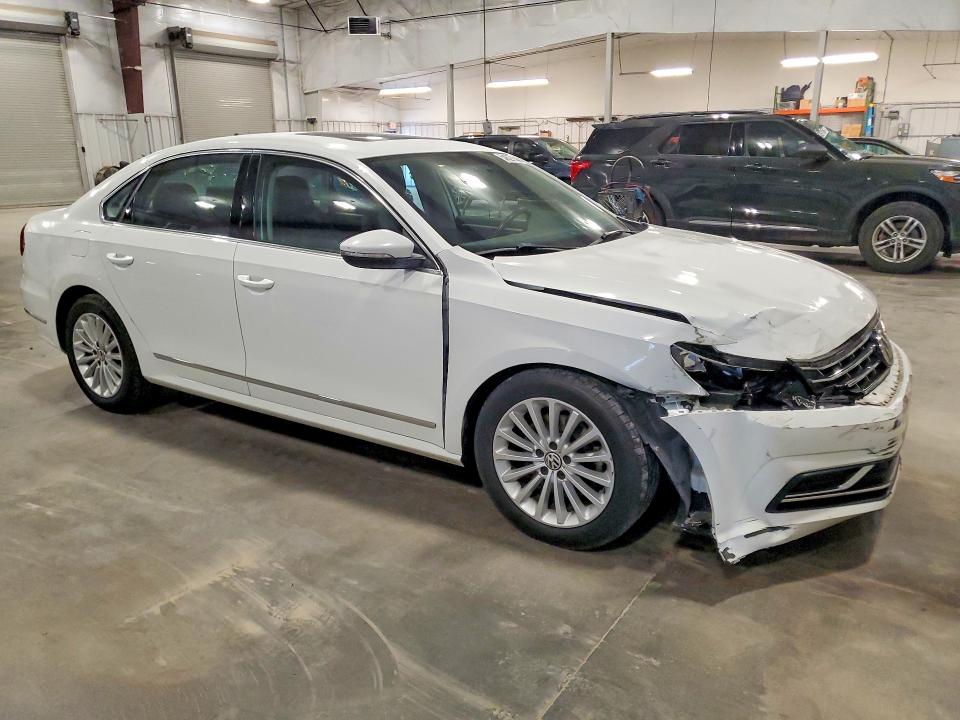 Продаж на аукціоні авто 2017 Volkswagen Passat, vin: 1VWBT7A30HC011573, номер лоту: 54527146