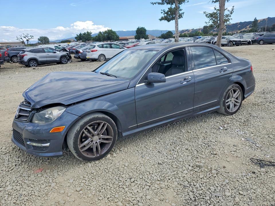 2013 Mercedes-benz C მანქანა იყიდება აუქციონზე, vin: WDDGF4HB6DA865071, აუქციონის ნომერი: 54551776