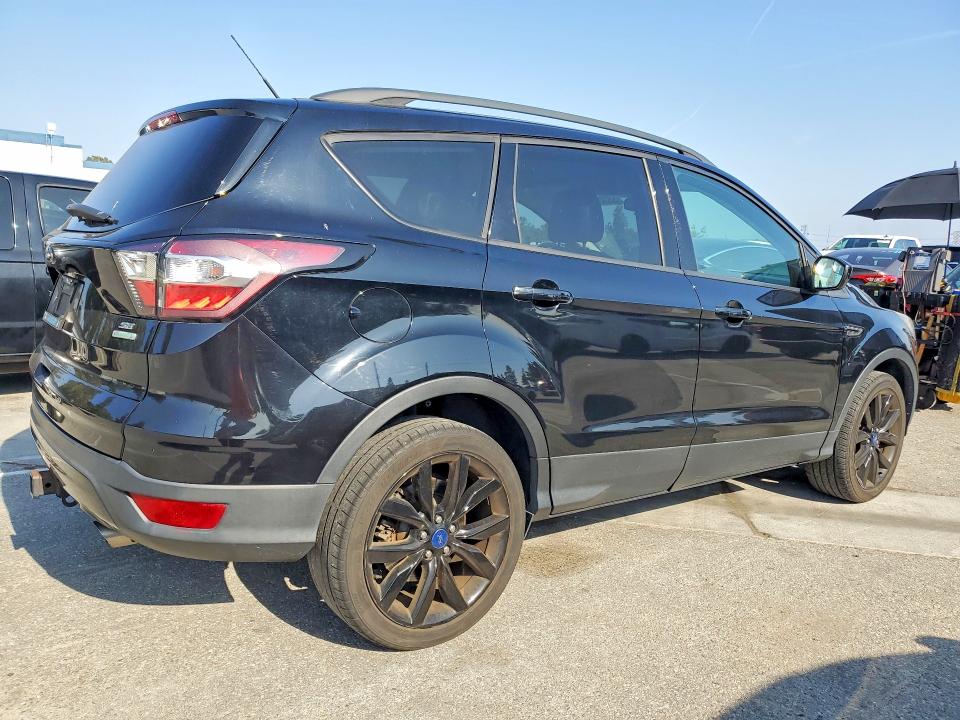 2017 Ford Escape მანქანა იყიდება აუქციონზე, vin: 1FMCU0G96HUE16799, აუქციონის ნომერი: 53320106