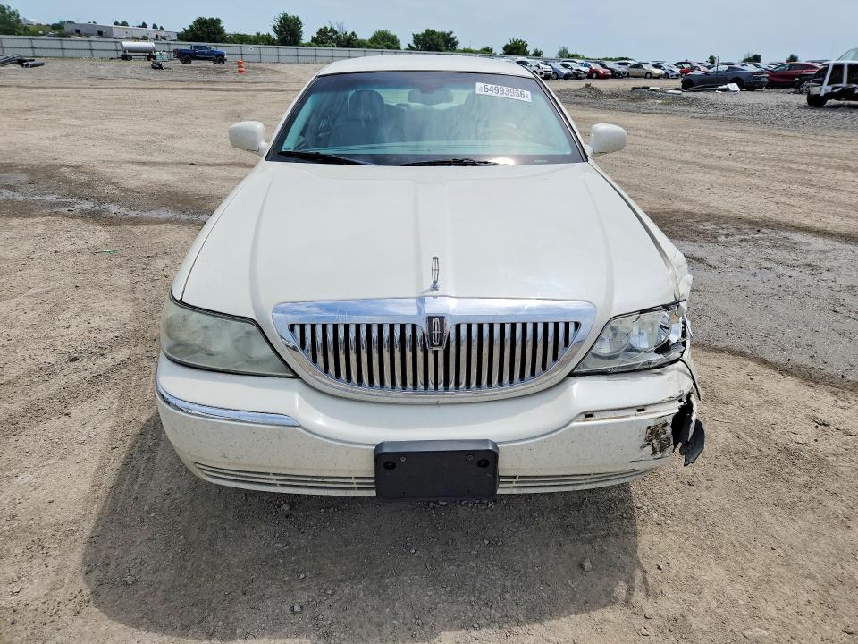 Продажа на аукционе авто 2004 Lincoln Town Car, vin: 1LNHM83W44Y680171, номер лота: 54993966