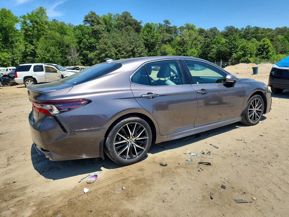 53987636 :رقم المزاد ، 4T1G11BK0MU035485 vin ، 2021 Toyota Camry مزاد بيع