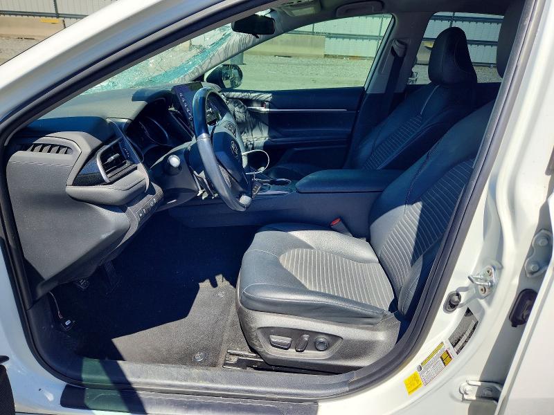 53197856 :رقم المزاد ، 4T1G11AKXMU545974 vin ، 2021 Toyota Camry مزاد بيع