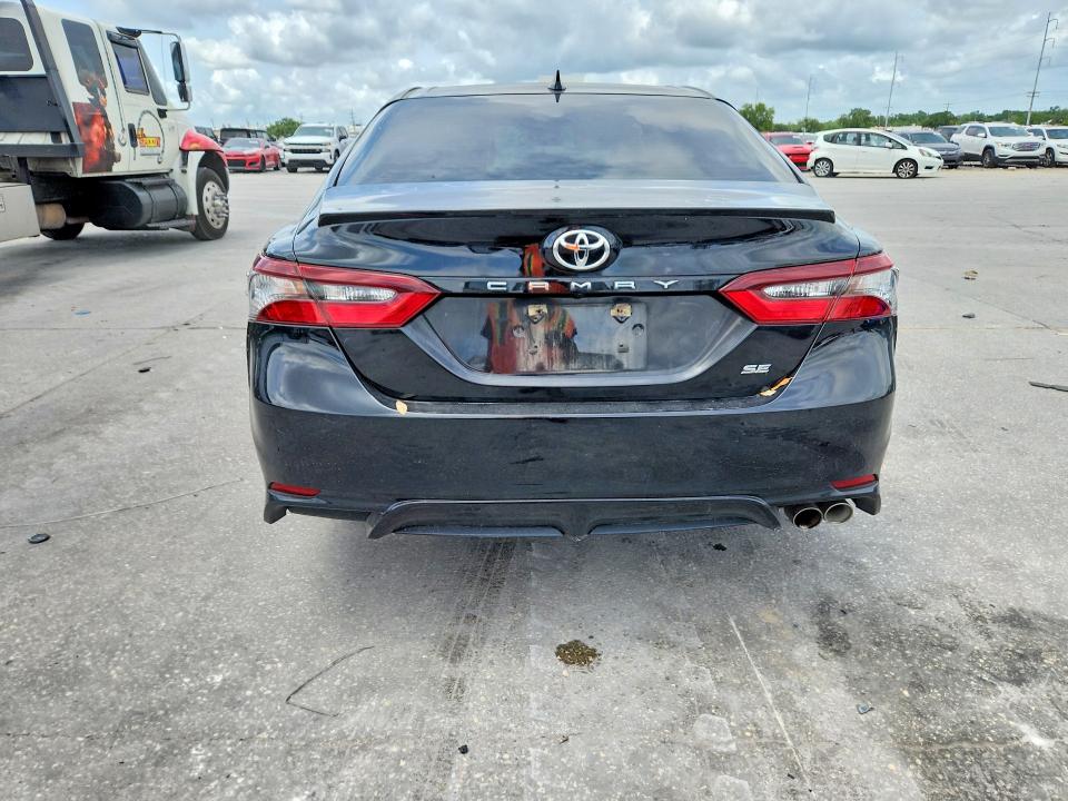 54365816 :رقم المزاد ، 4T1G11AK4MU570255 vin ، 2021 Toyota Camry مزاد بيع