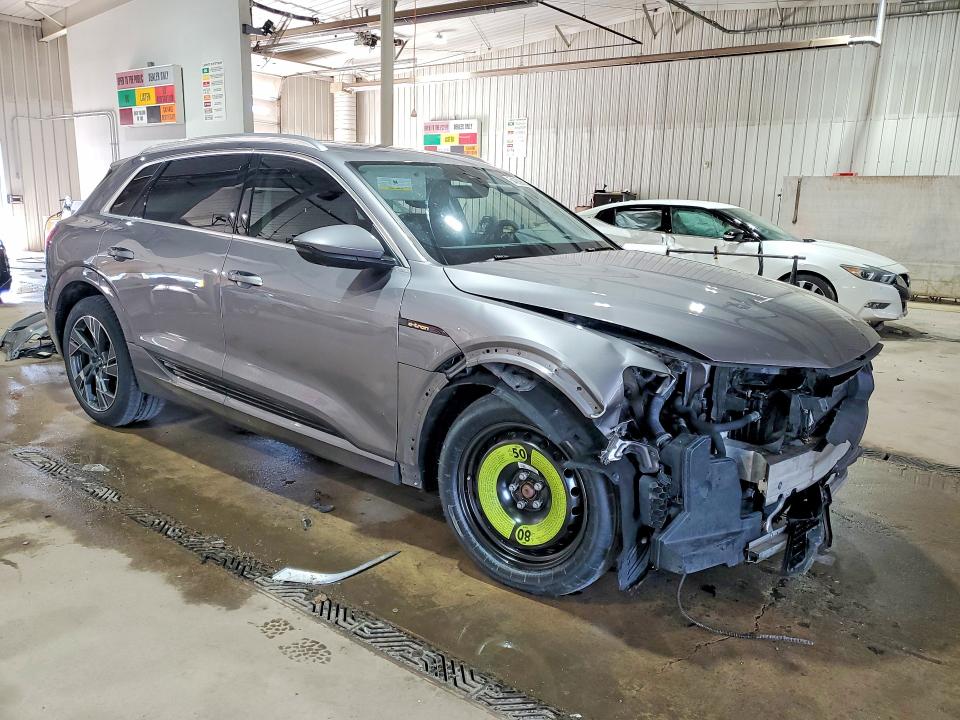 2021 Audi E-tron მანქანა იყიდება აუქციონზე, vin: WA1VAAGE3MB018135, აუქციონის ნომერი: 54289696