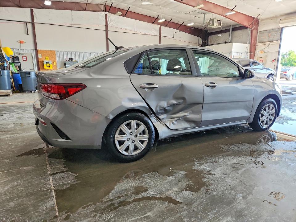 52013326 :رقم المزاد ، 3KPA24AD2NE480323 vin ، 2022 Kia Rio مزاد بيع
