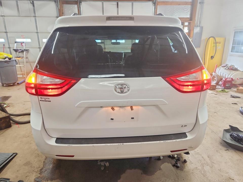 52029746 :رقم المزاد ، 5TDKK3DC1FS677248 vin ، 2015 Toyota Sienna مزاد بيع