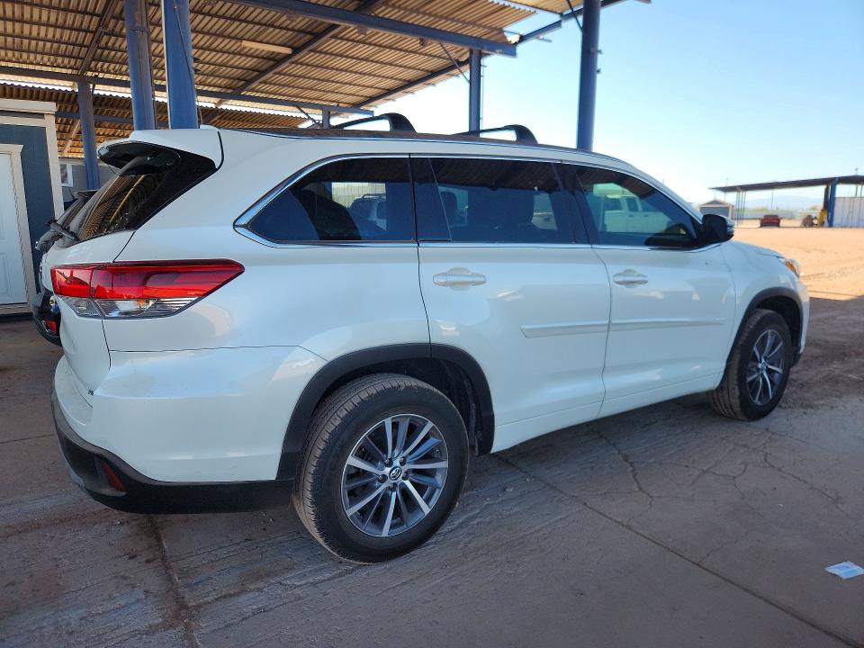 Aukcja sprzedaży 2018 Toyota Highlander, vin: 5TDKZRFHXJS536629, numer aukcji: 52405536