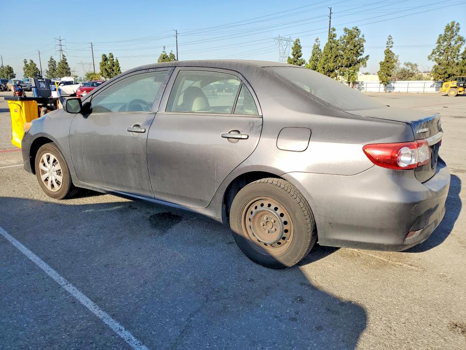 51648886 :رقم المزاد ، 5YFBU4EE7DP136565 vin ، 2013 Toyota Corolla مزاد بيع