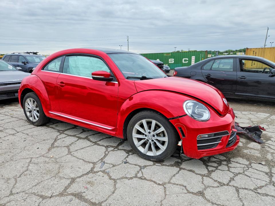 53511726 :رقم المزاد ، 3VWJD7ATXKM719408 vin ، 2019 Volkswagen Beetle مزاد بيع