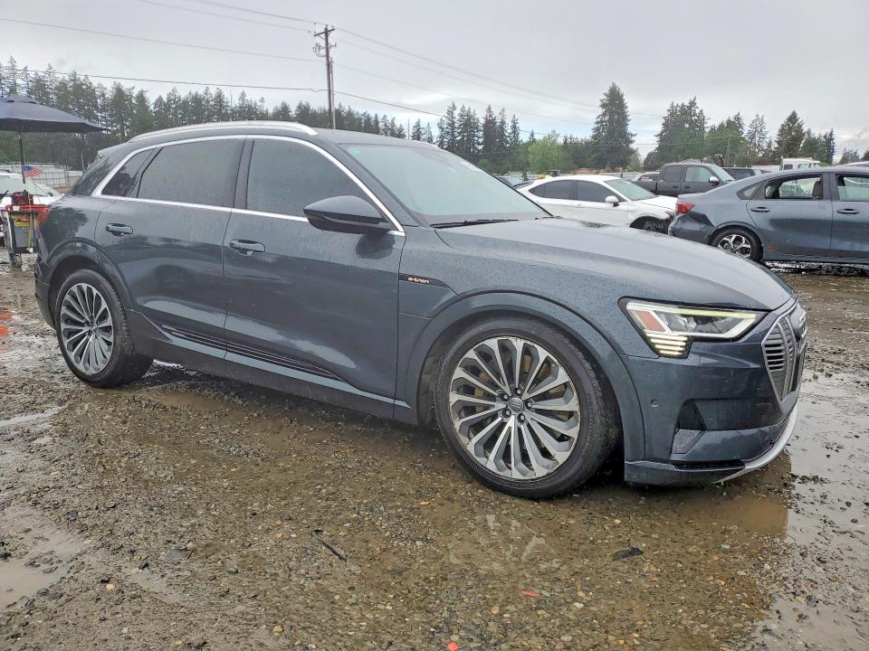 2019 Audi E-tron მანქანა იყიდება აუქციონზე, vin: WA1VABGE4KB024724, აუქციონის ნომერი: 51176596