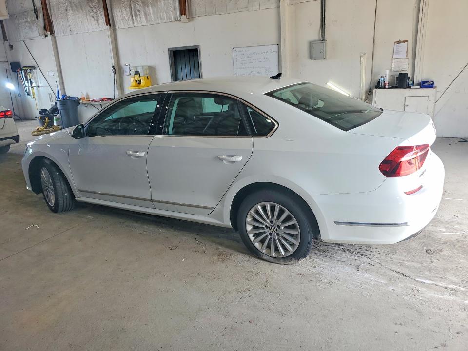 55390826 :رقم المزاد ، 1VWBT7A30HC012075 vin ، 2017 Volkswagen Passat مزاد بيع
