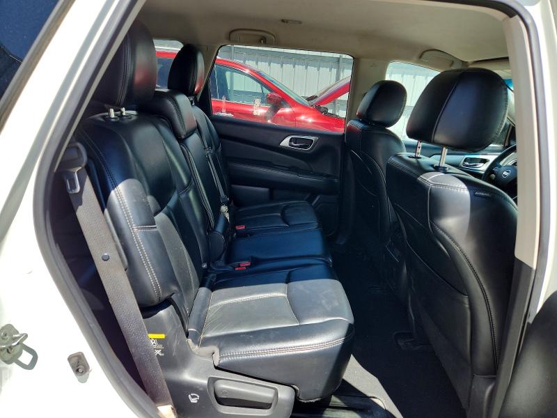 53533056 :رقم المزاد ، 5N1DR2MMXHC675425 vin ، 2017 Nissan Pathfinder مزاد بيع