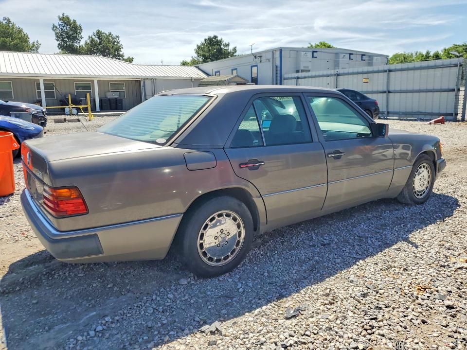 Продажа на аукционе авто 1993 Mercedes-benz 300, vin: WDBEA28E5PB998657, номер лота: 51566576