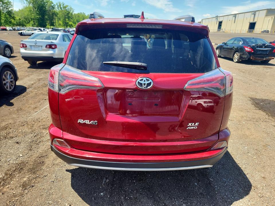 54131006 :رقم المزاد ، JTMRFREV6JD249265 vin ، 2018 Toyota Rav4 مزاد بيع