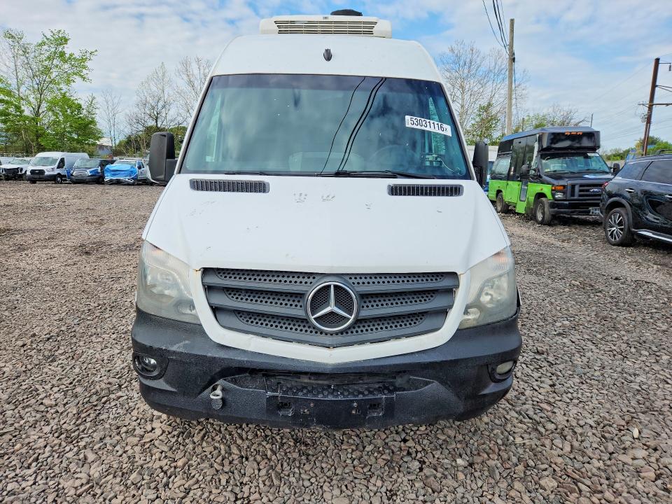53031116 :رقم المزاد ، WD3PE8CC4F5960447 vin ، 2015 Mercedes Benz Sprinter مزاد بيع