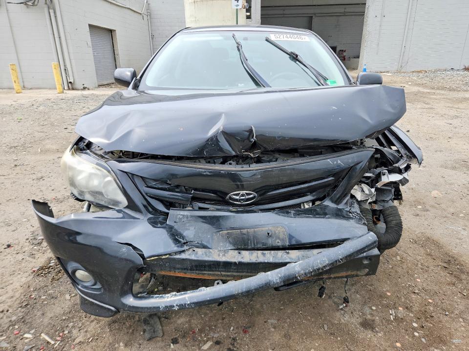 52744046 :رقم المزاد ، 2T1BU4EE1DC057067 vin ، 2013 Toyota Corolla مزاد بيع