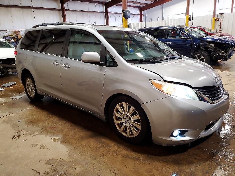 2011 Toyota Sienna მანქანა იყიდება აუქციონზე, vin: 5TDDK3DC3BS010555, აუქციონის ნომერი: 53637896
