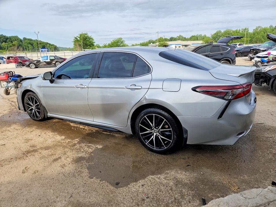 53656506 :رقم المزاد ، 4T1G11AK3MU418502 vin ، 2021 Toyota Camry مزاد بيع