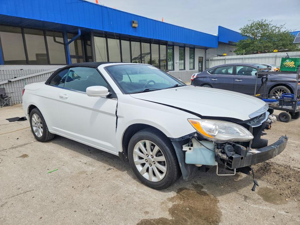 Продажа на аукционе авто 2013 Chrysler 200, vin: 1C3BCBEBXDN526770, номер лота: 54325226