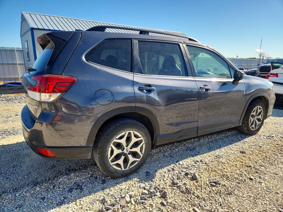 52596296 :رقم المزاد ، JF2SKAFC0MH557302 vin ، 2021 Subaru Forester مزاد بيع