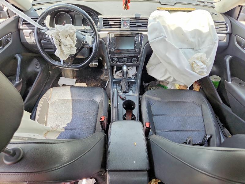 52427796 :رقم المزاد ، 1VWDT7A38HC026086 vin ، 2017 Volkswagen Passat مزاد بيع