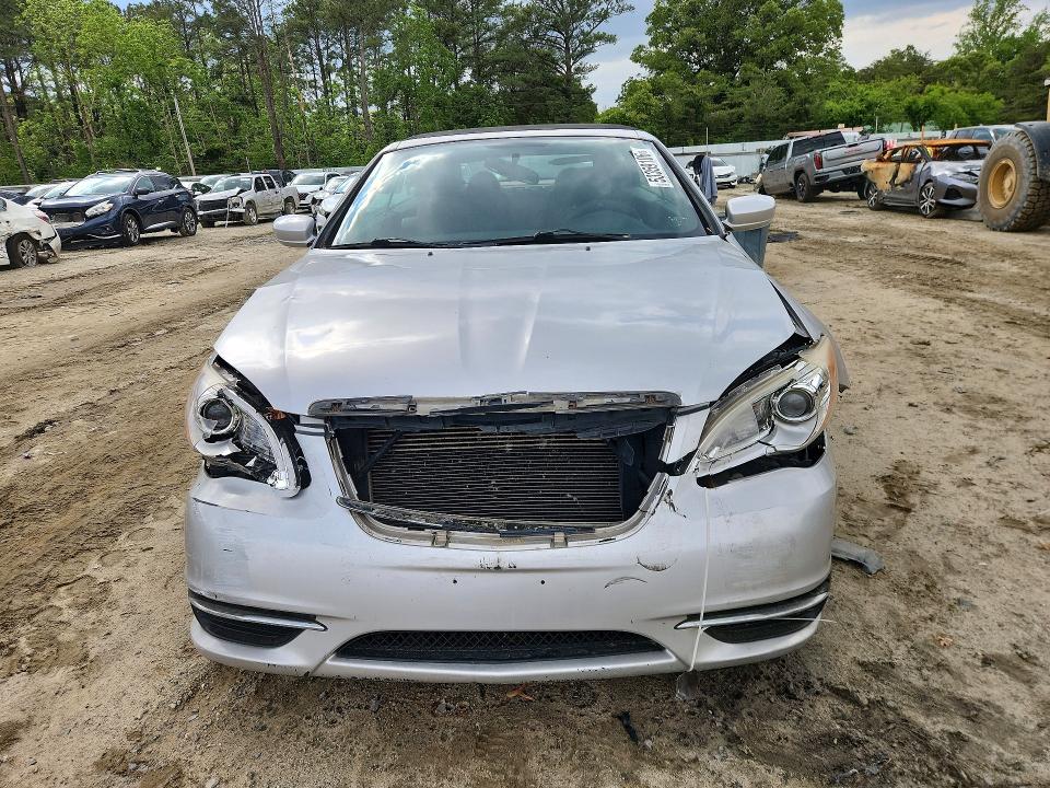 53359106 :رقم المزاد ، 1C3BCBEBXCN121975 vin ، 2012 Chrysler 200 مزاد بيع