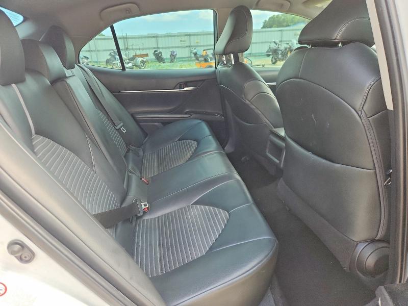 54394046 :رقم المزاد ، 4T1B11HKXJU535344 vin ، 2018 Toyota Camry مزاد بيع