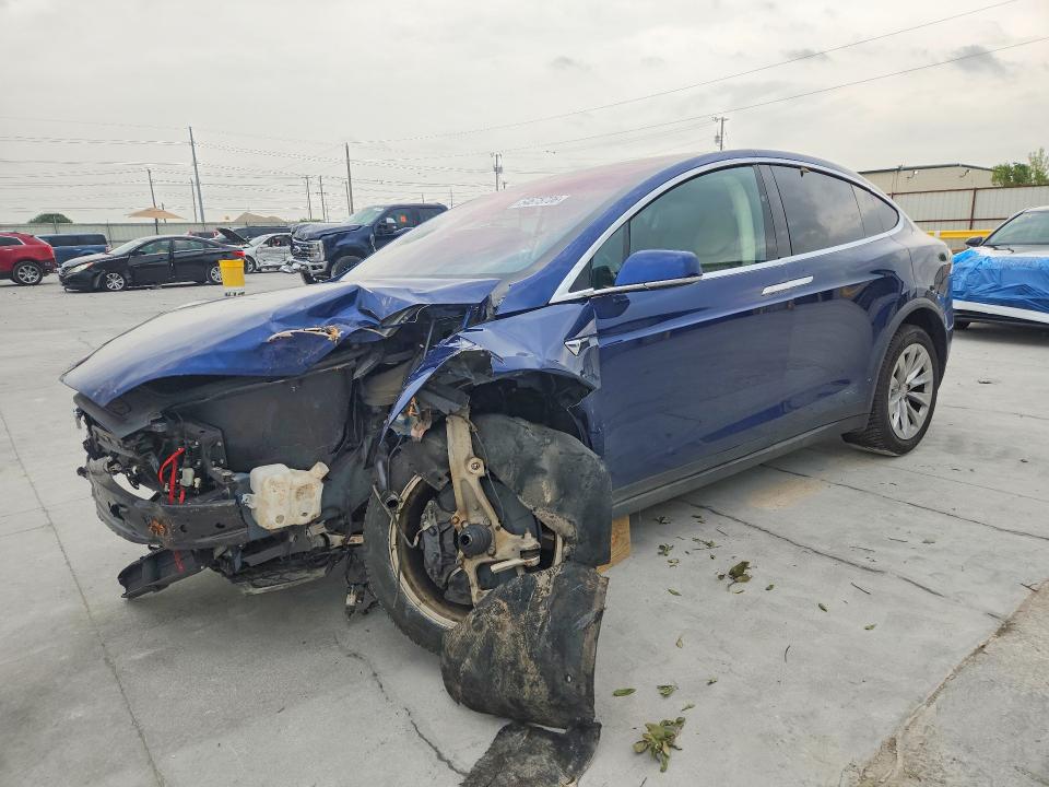 2017 Tesla Model X მანქანა იყიდება აუქციონზე, vin: 5YJXCAE20HF038217, აუქციონის ნომერი: 54675706