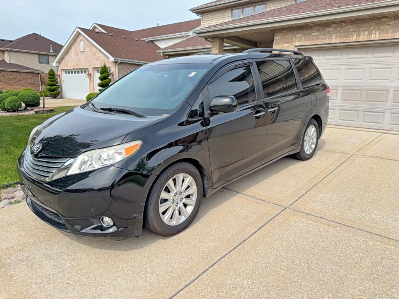 54927136 :رقم المزاد ، 5TDDK3DC6BS025325 vin ، 2011 Toyota Sienna مزاد بيع