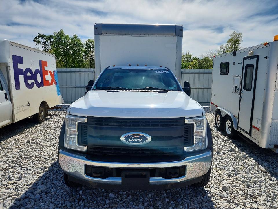 51834176 :رقم المزاد ، 1FDUF4GY9JDA02886 vin ، 2018 Ford F450 مزاد بيع