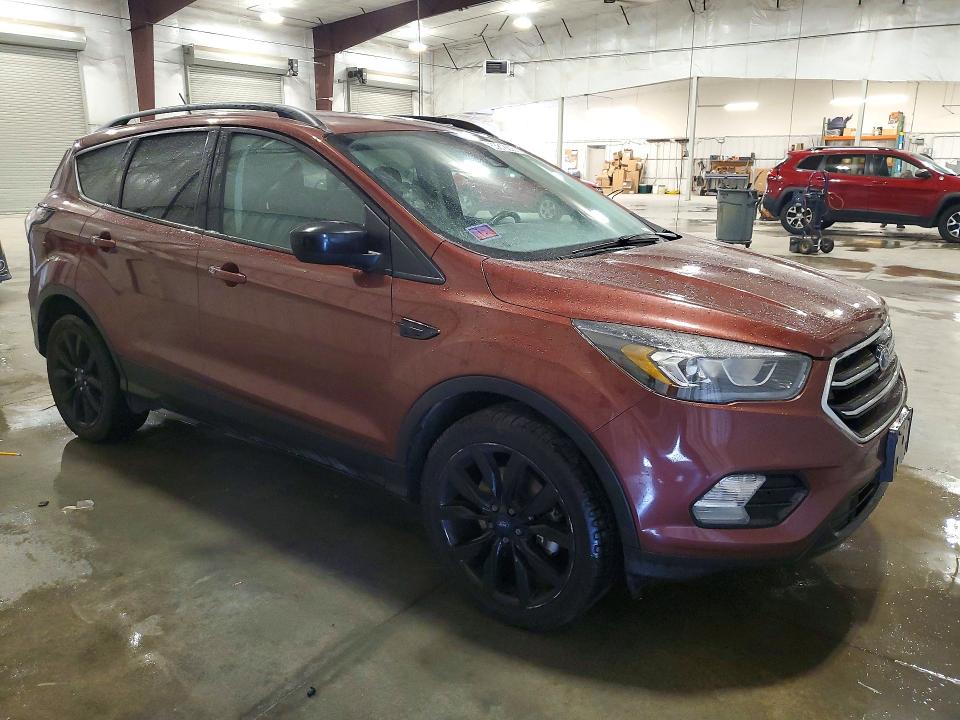 53818806 :رقم المزاد ، 1FMCU9GD9JUA23653 vin ، 2018 Ford Escape مزاد بيع