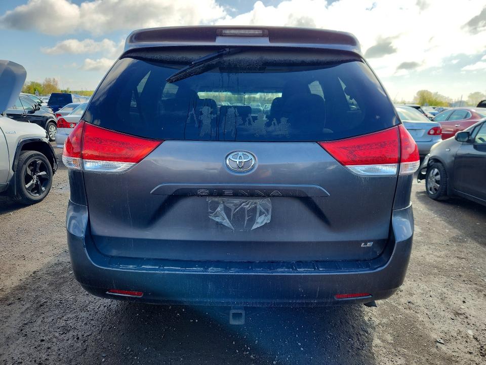 52764816 :رقم المزاد ، 5TDKK3DC5BS137122 vin ، 2011 Toyota Sienna مزاد بيع