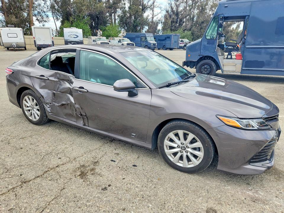 Продаж на аукціоні авто 2019 Toyota Camry, vin: 4T1B11HK6KU736191, номер лоту: 52440086